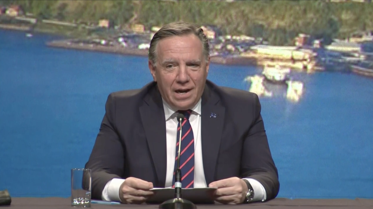 François Legault em comitiva de imprensa